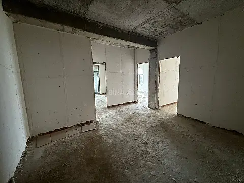 Satılır 4 otaqlı mənzil 118 m²