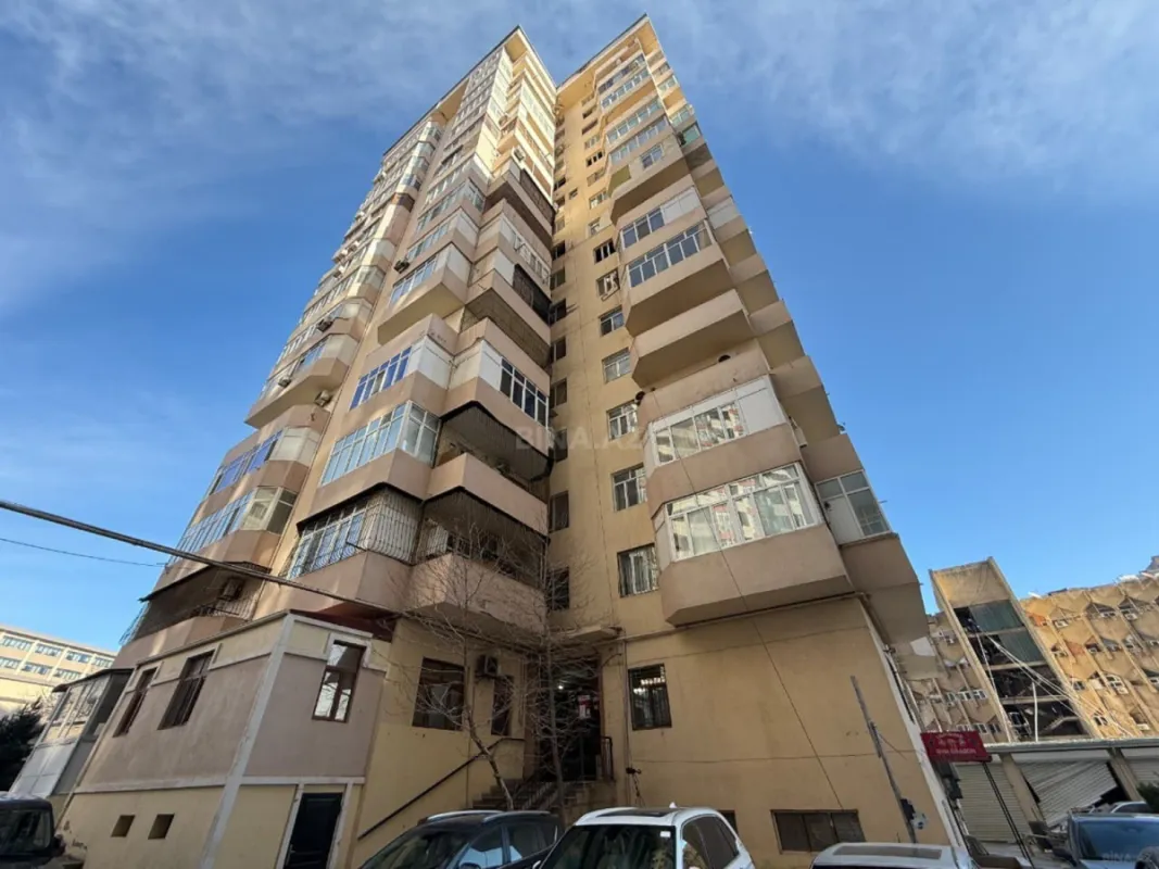 Satılır obyekt 580 m²