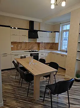 Kirayə verilir 4 otaqlı mənzil 160 m² — Bakı, Badamdar 4 otaq 160.00 m²