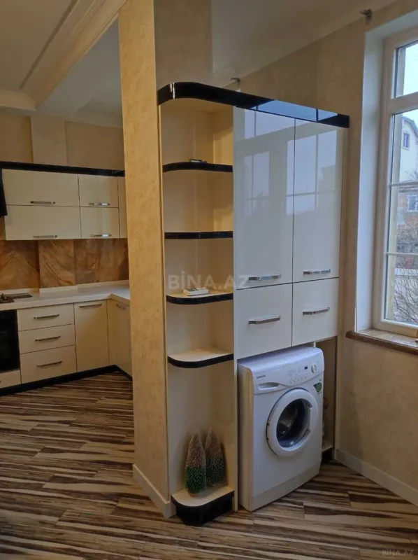 Kirayə verilir 4 otaqlı mənzil 160 m²