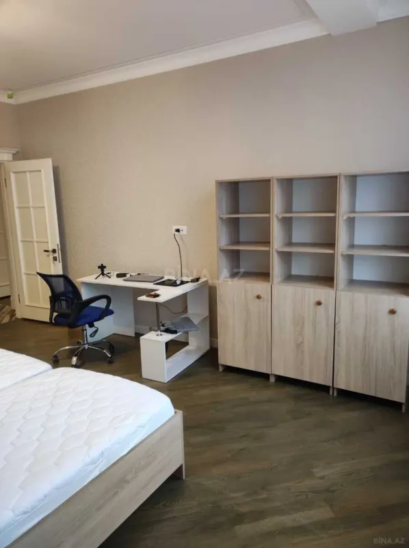 Kirayə verilir 4 otaqlı mənzil 160 m²