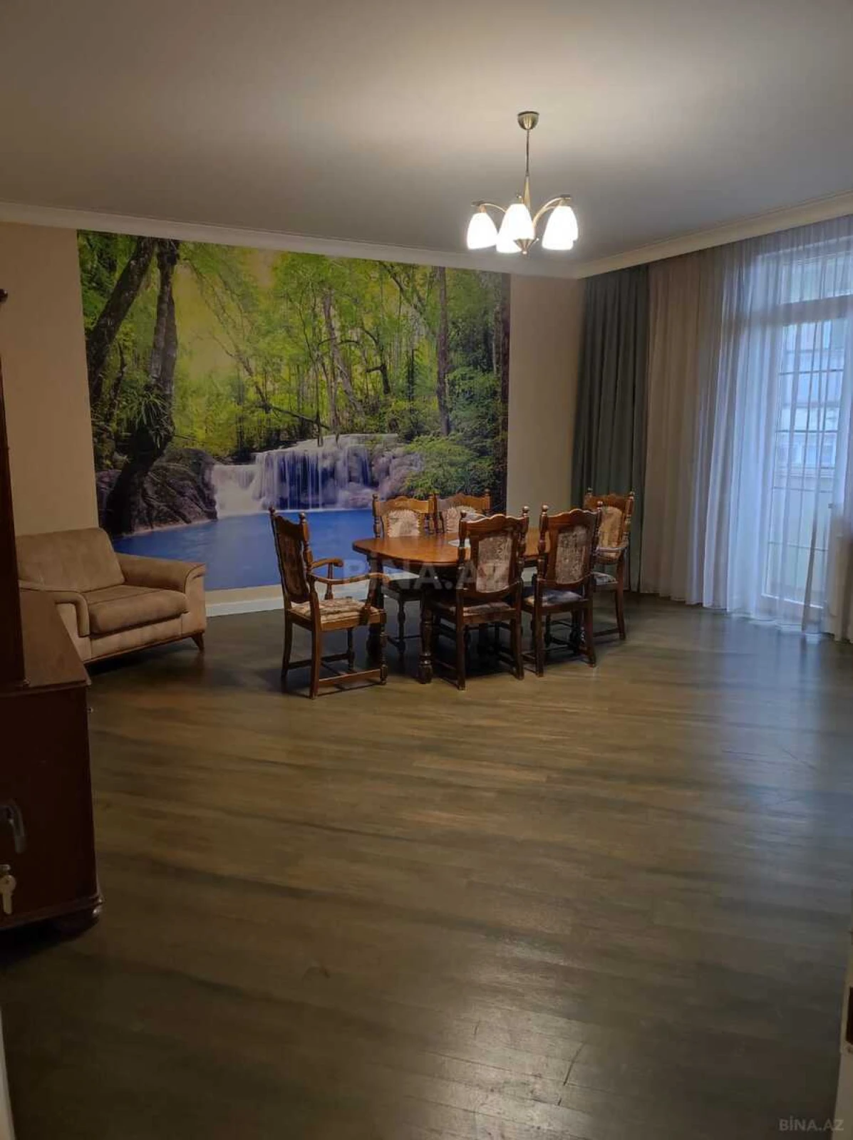 Kirayə verilir 4 otaqlı mənzil 160 m²