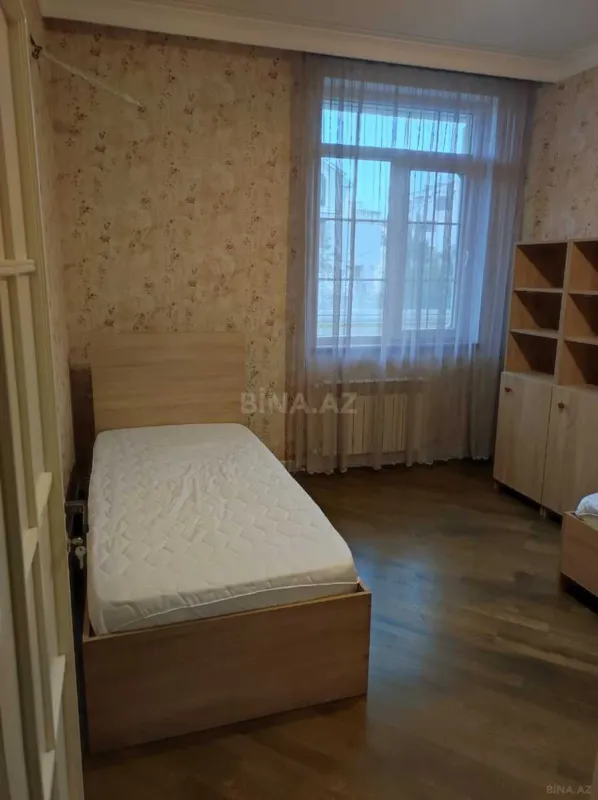 Kirayə verilir 4 otaqlı mənzil 160 m²