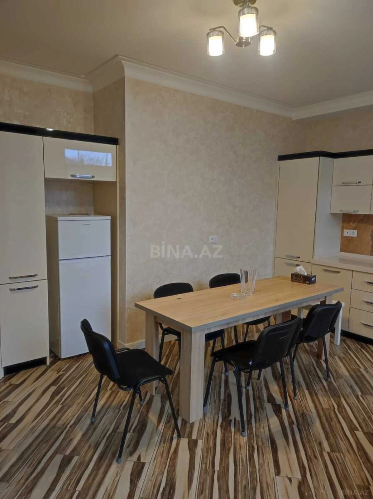 Kirayə verilir 4 otaqlı mənzil 160 m²