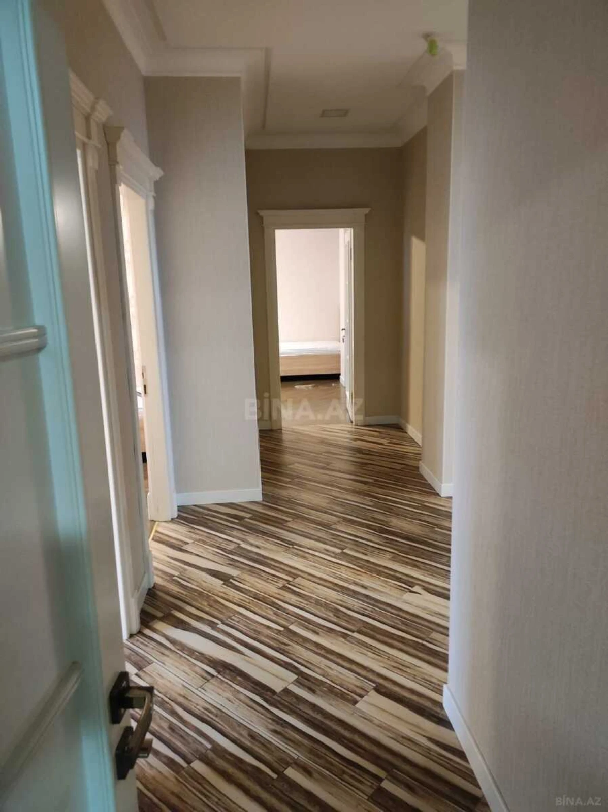 Kirayə verilir 4 otaqlı mənzil 160 m²