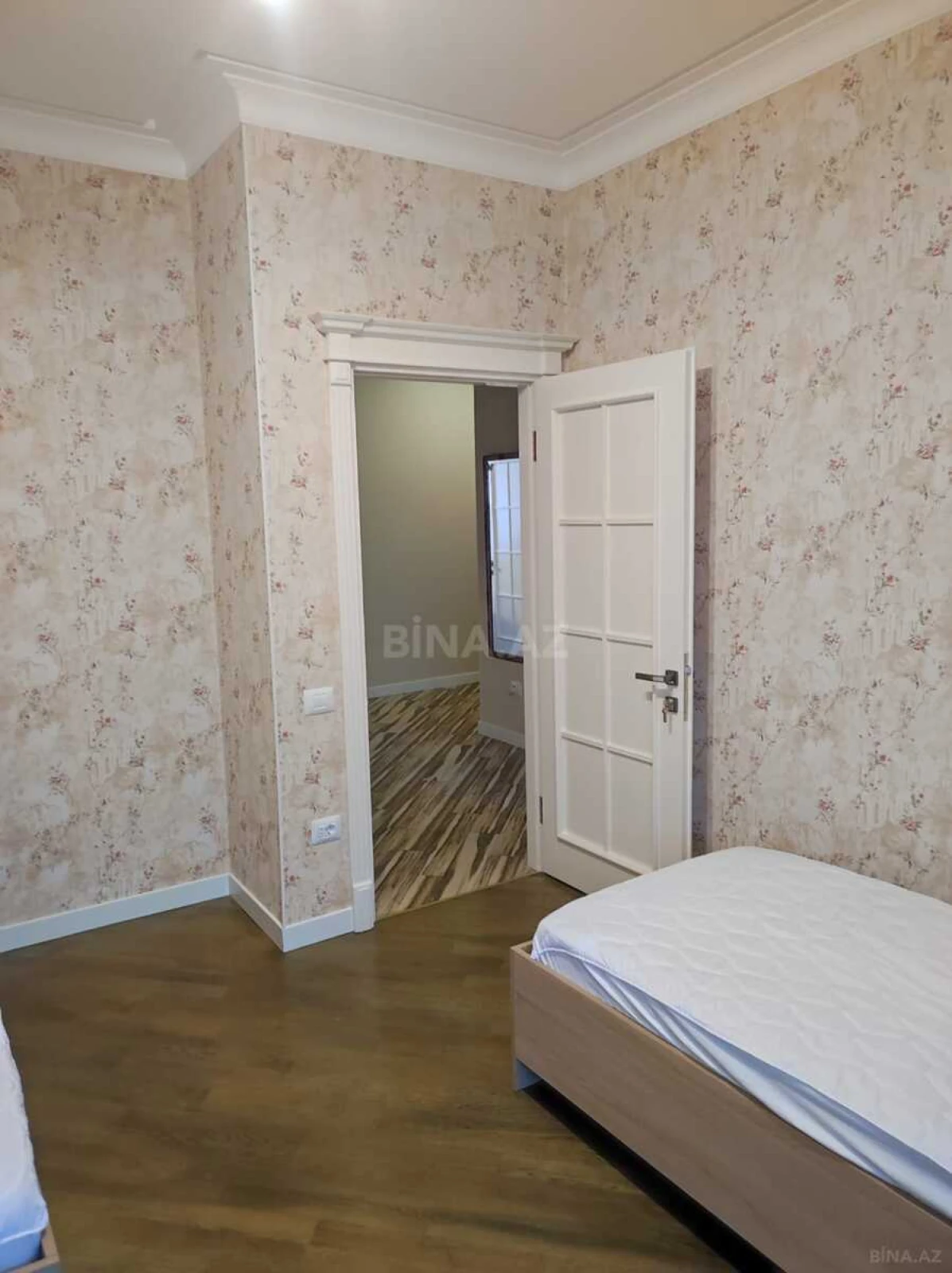 Kirayə verilir 4 otaqlı mənzil 160 m²