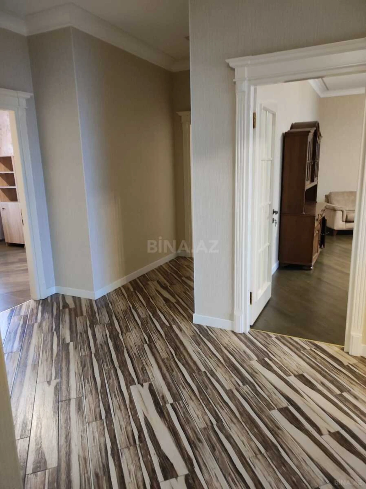 Kirayə verilir 4 otaqlı mənzil 160 m²