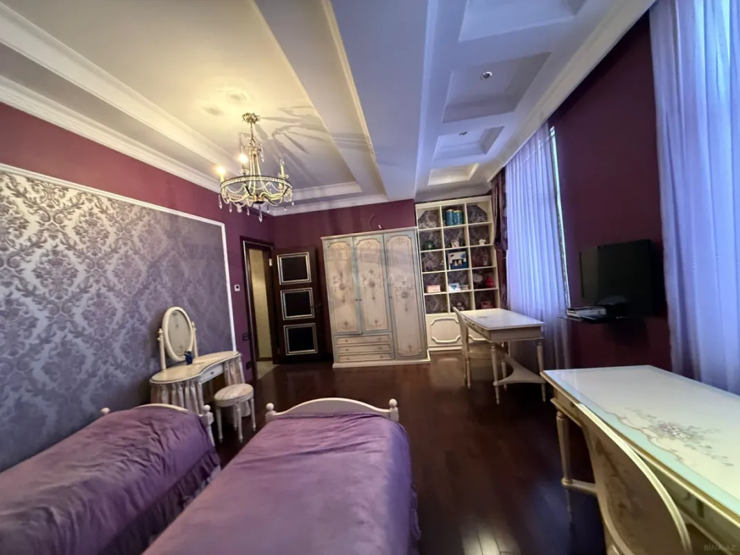 Satılır 4 otaqlı mənzil 186 m²