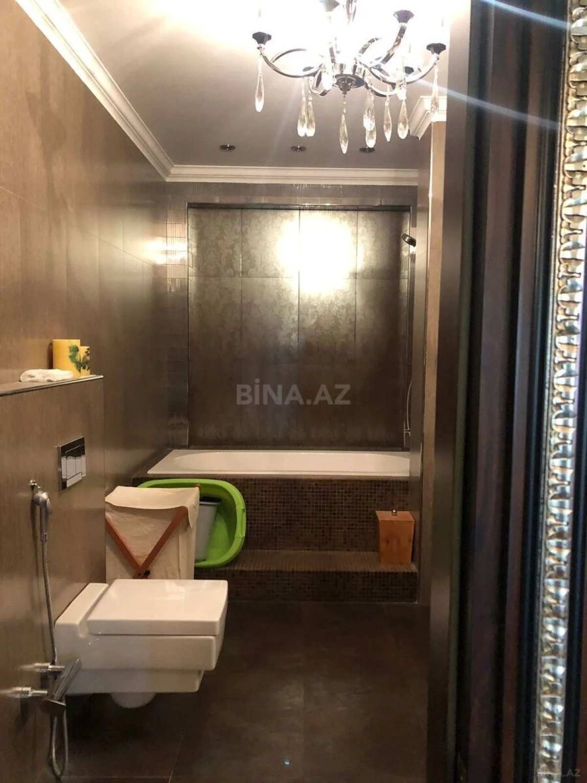 Satılır 4 otaqlı mənzil 186 m²