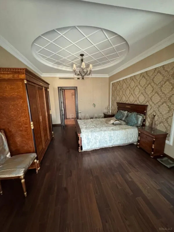Satılır 4 otaqlı mənzil 186 m²