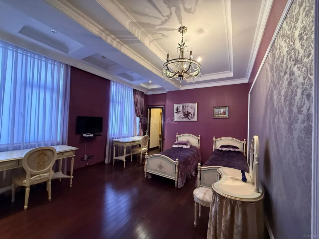 Satılır 4 otaqlı mənzil 186 m²