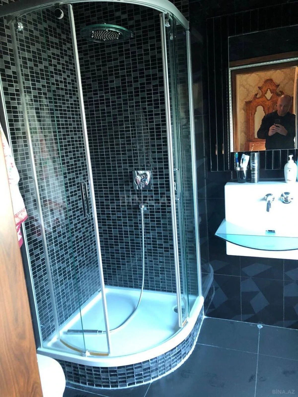 Satılır 4 otaqlı mənzil 186 m²