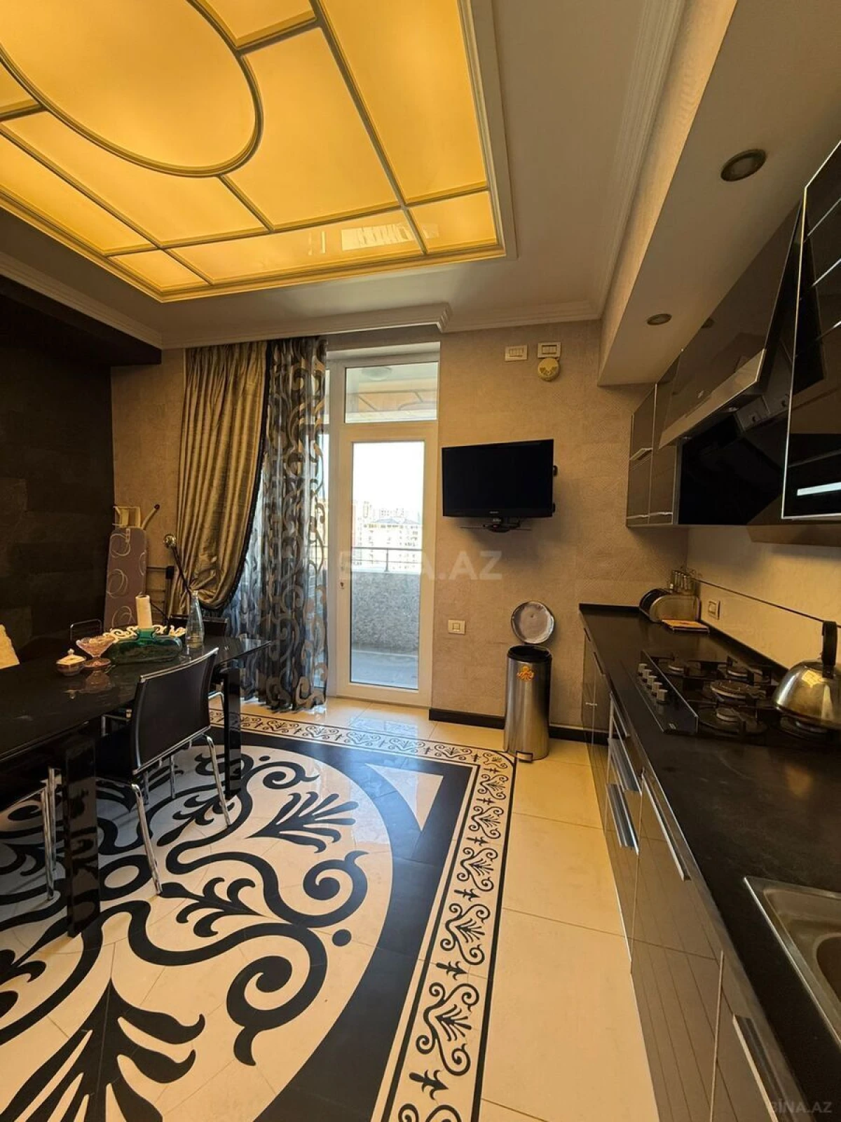 Satılır 4 otaqlı mənzil 186 m²