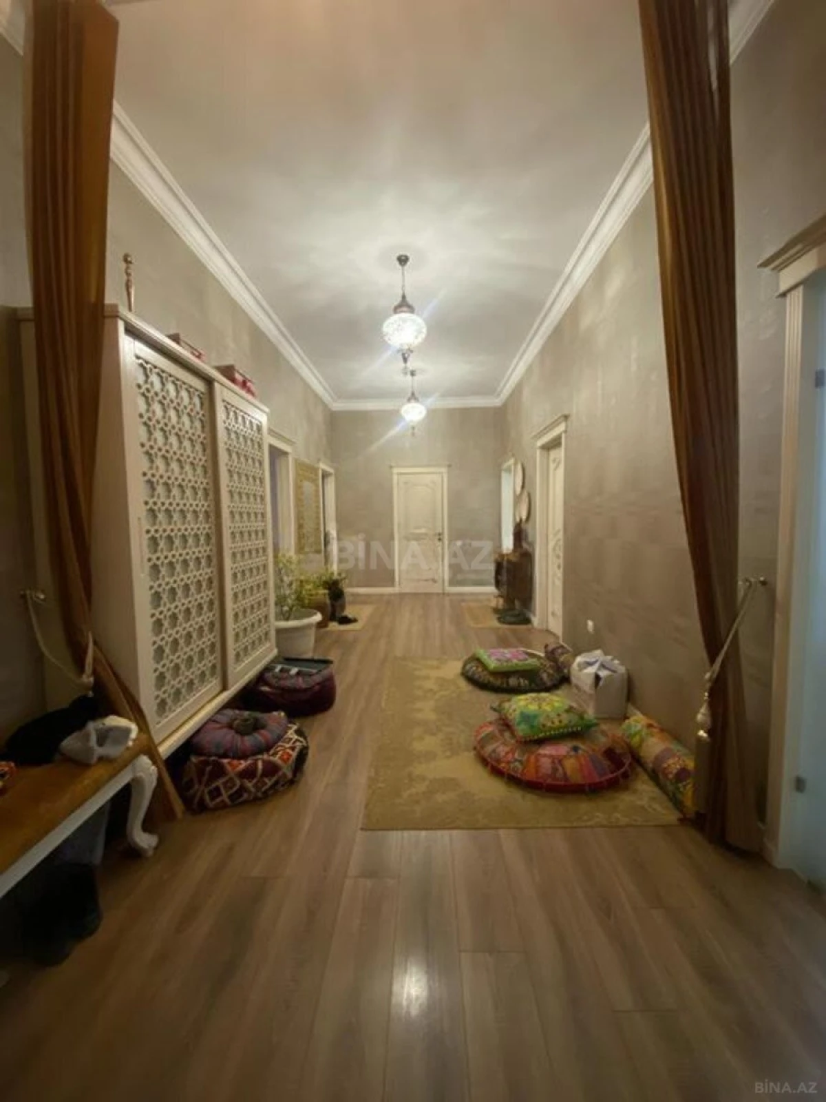 Satılır 4 otaqlı mənzil 160 m²