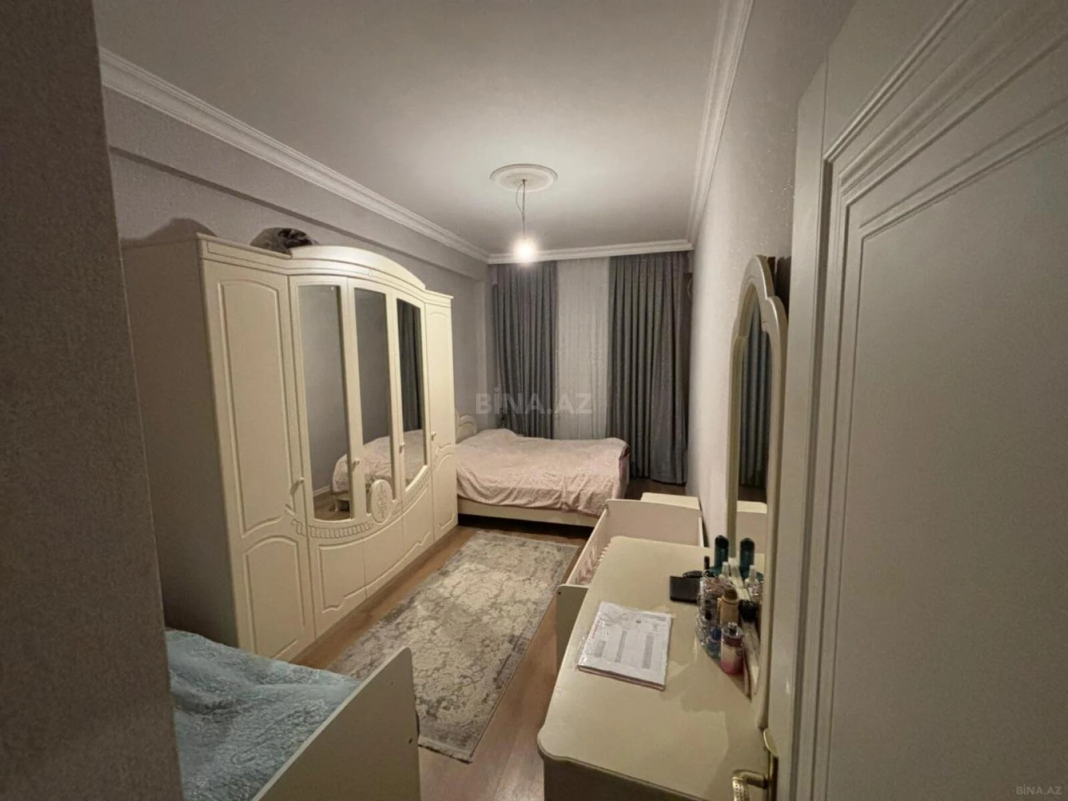 Satılır 2 otaqlı mənzil 74 m²