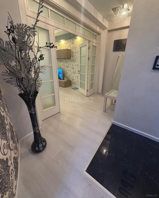 Kirayə verilir 2 otaqlı mənzil 105 m²