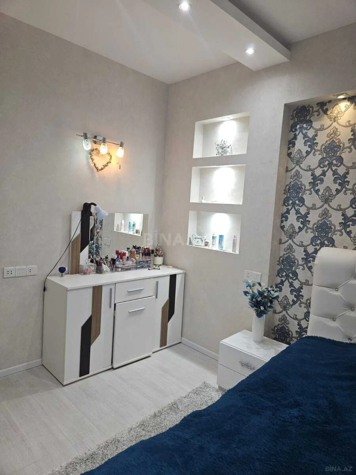 Kirayə verilir 2 otaqlı mənzil 105 m²