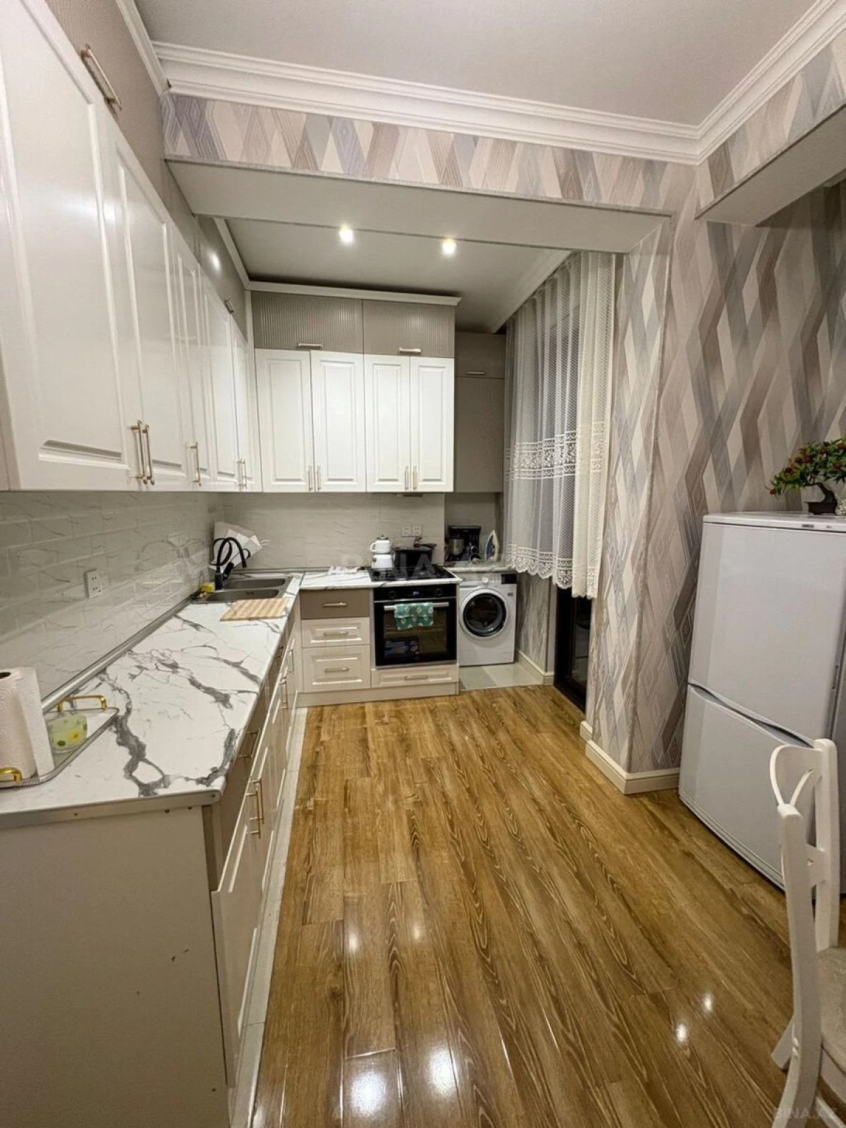 Kirayə verilir 2 otaqlı mənzil 85 m²