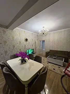 Kirayə verilir 2 otaqlı mənzil 85 m²