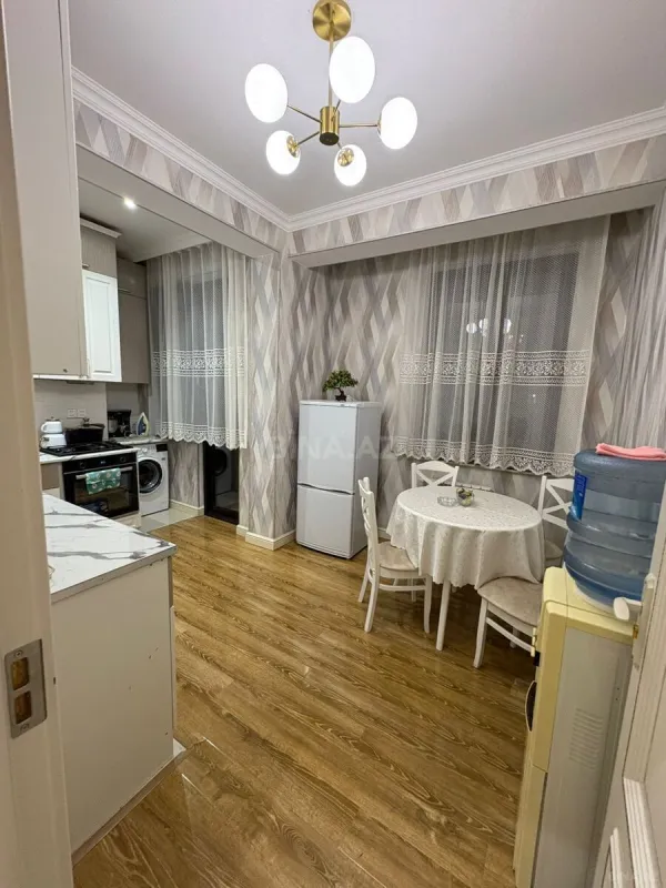 Kirayə verilir 2 otaqlı mənzil 85 m²