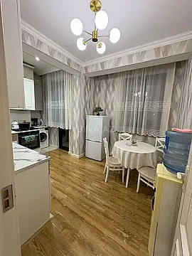 Kirayə verilir 2 otaqlı mənzil 85 m²