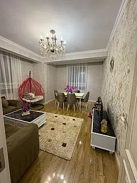 Kirayə verilir 2 otaqlı mənzil 85 m²