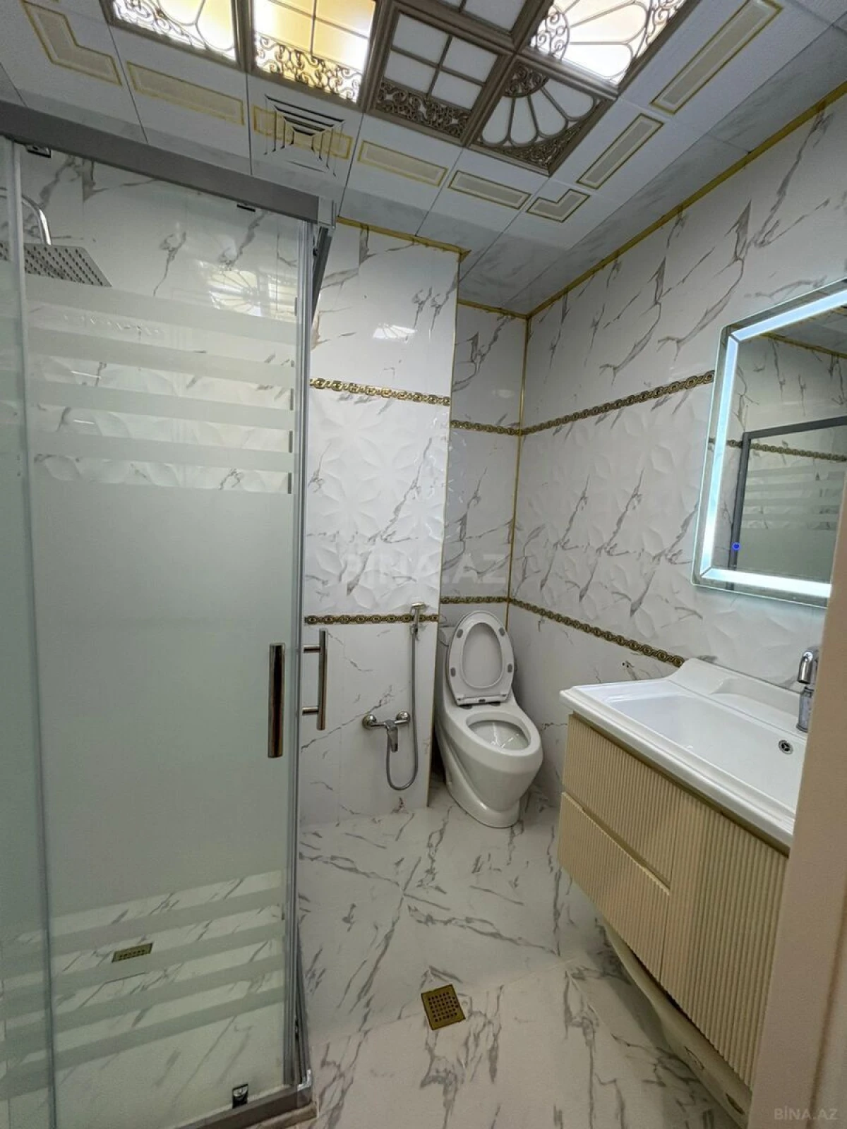 Kirayə verilir 2 otaqlı mənzil 85 m²