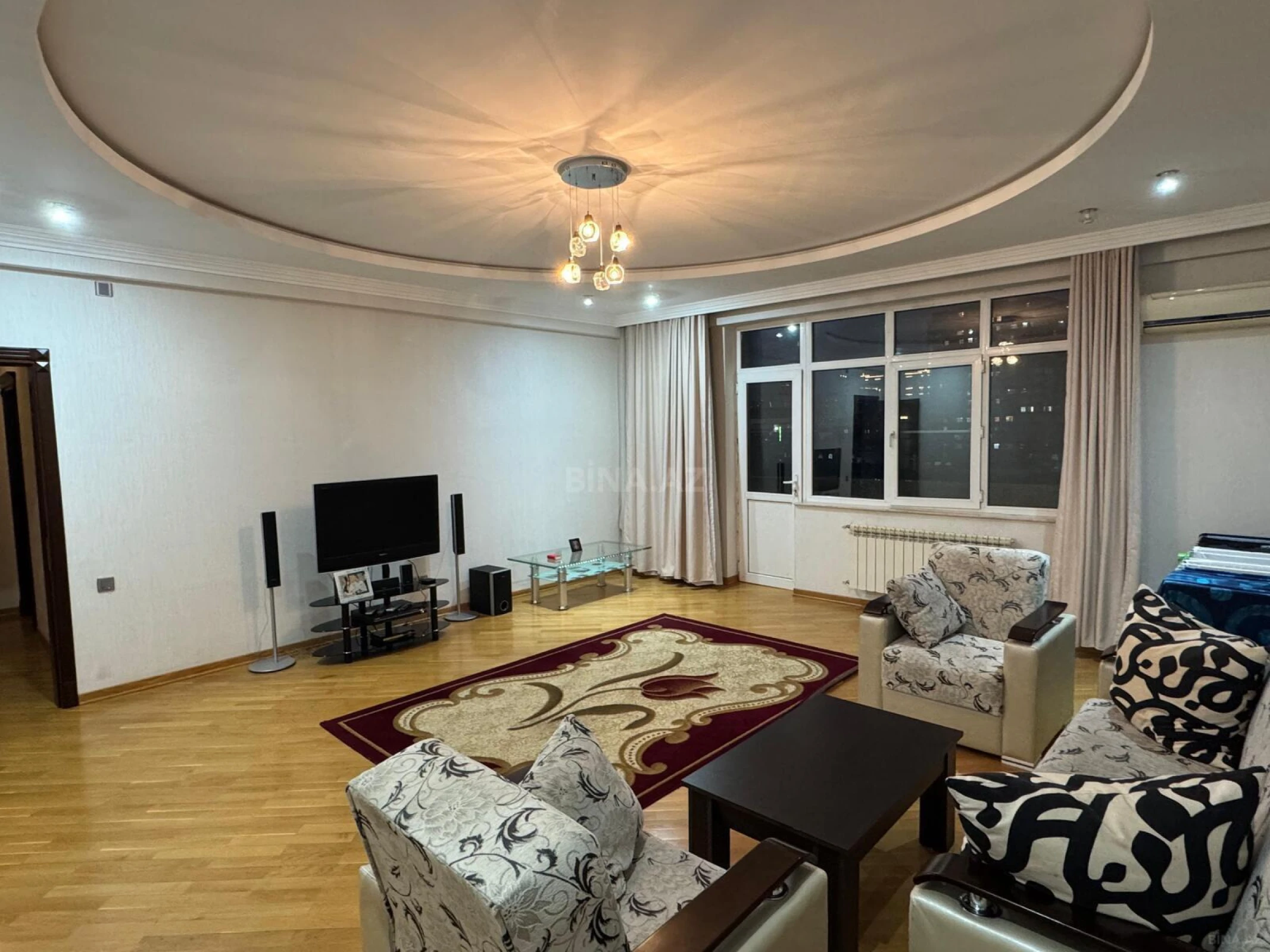 Kirayə verilir 2 otaqlı mənzil 125 m²