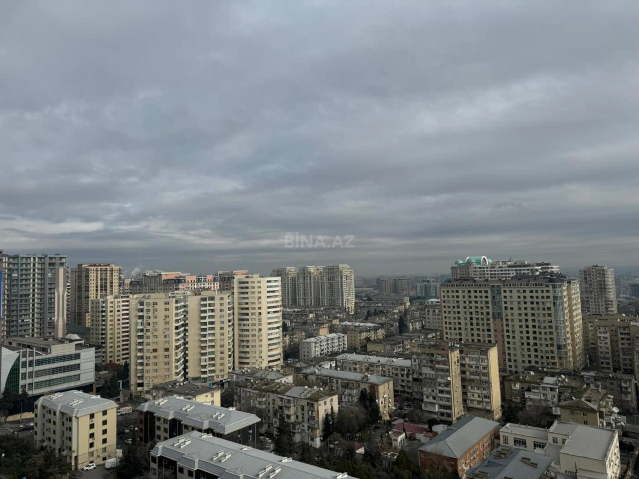 Satılır 4 otaqlı mənzil 202 m²