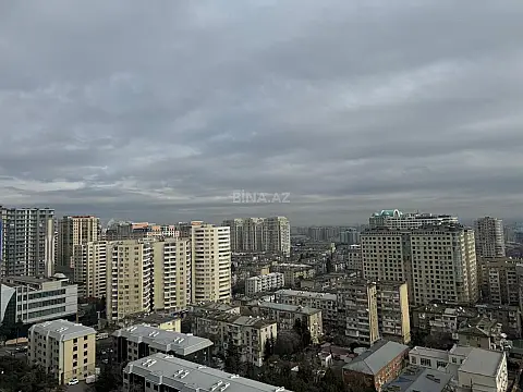 Satılır 4 otaqlı mənzil 202 m²