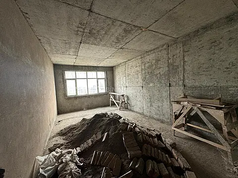 Satılır 4 otaqlı mənzil 202 m²