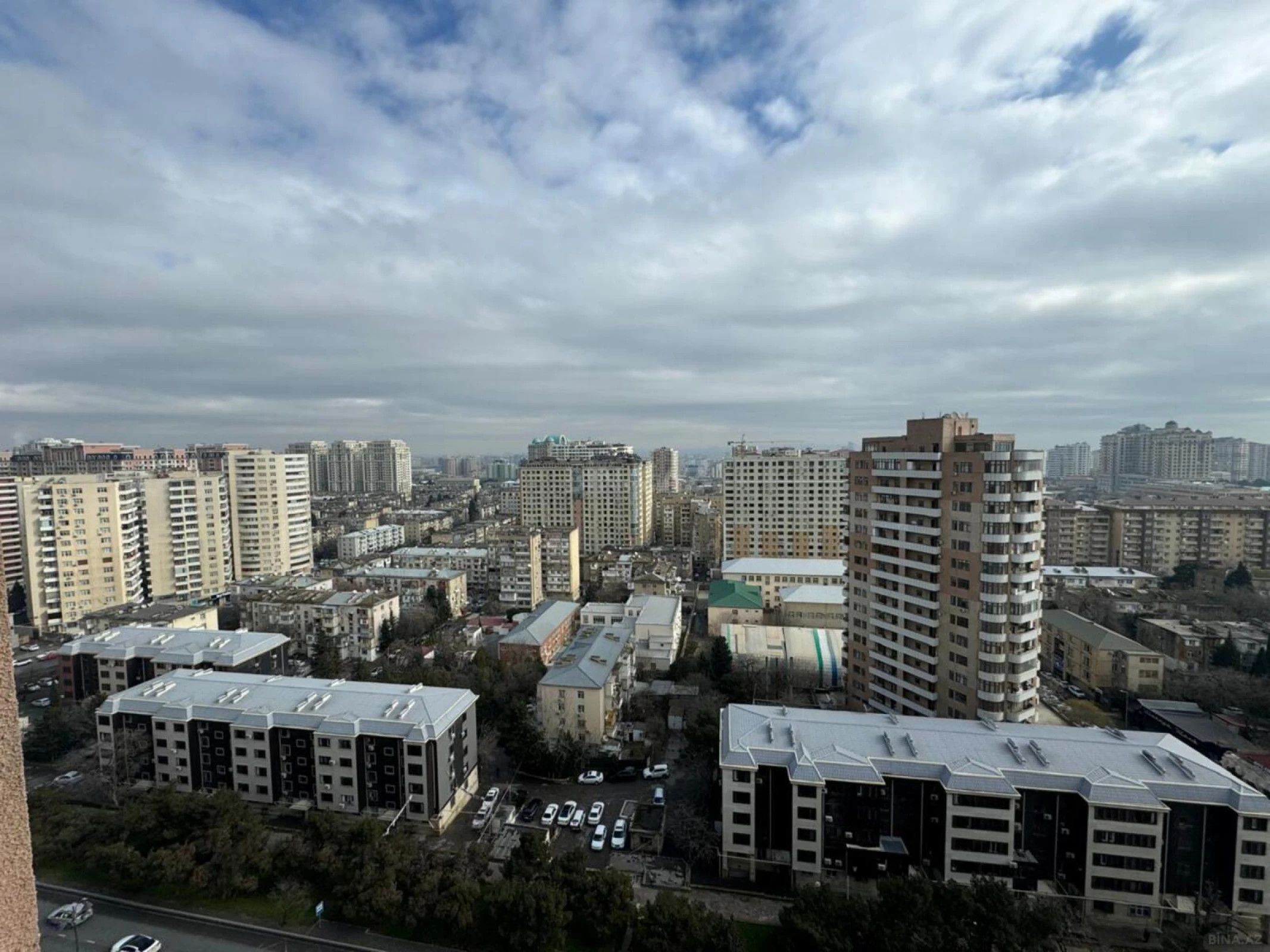 Satılır 4 otaqlı mənzil 202 m²