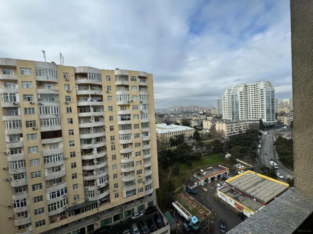 Satılır 4 otaqlı mənzil 202 m²