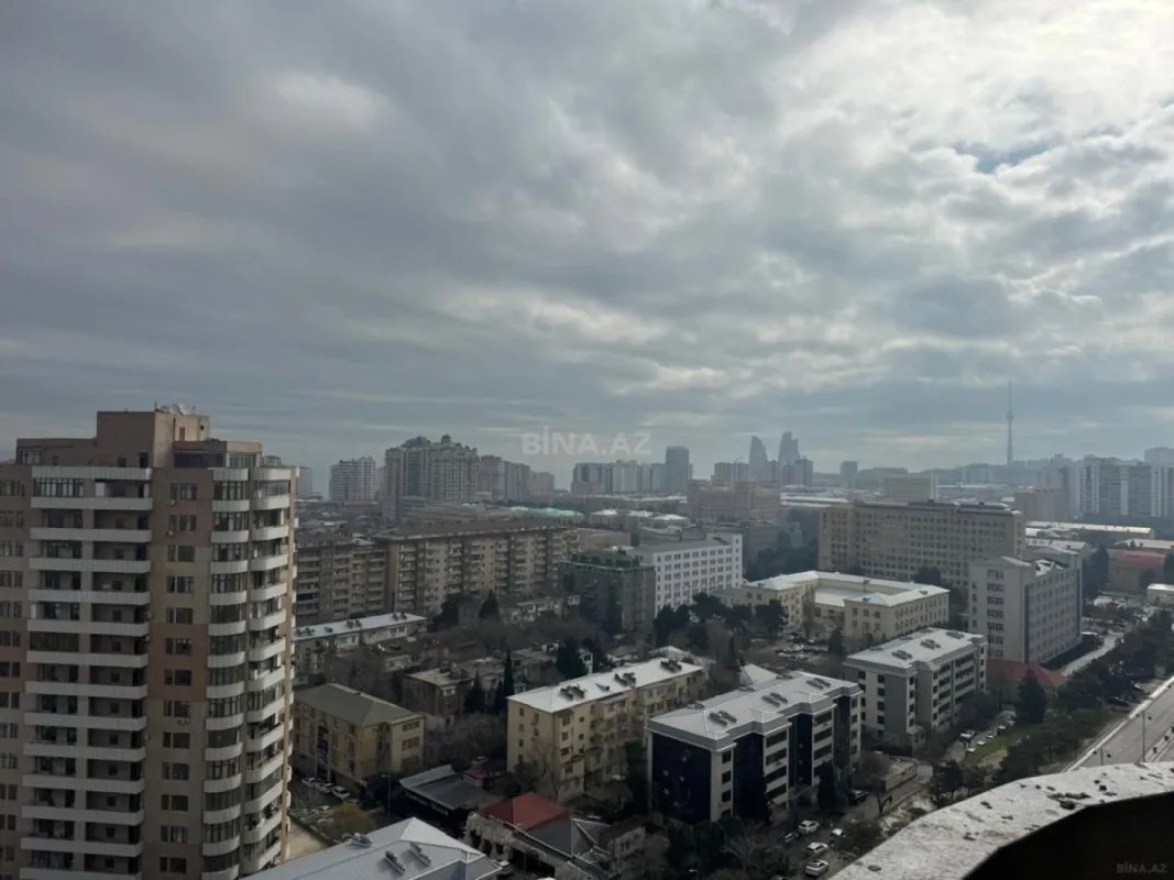 Satılır 4 otaqlı mənzil 202 m²