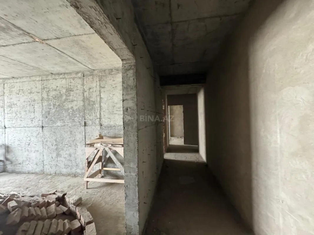 Satılır 4 otaqlı mənzil 202 m²