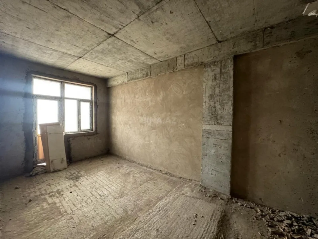 Satılır 4 otaqlı mənzil 202 m²