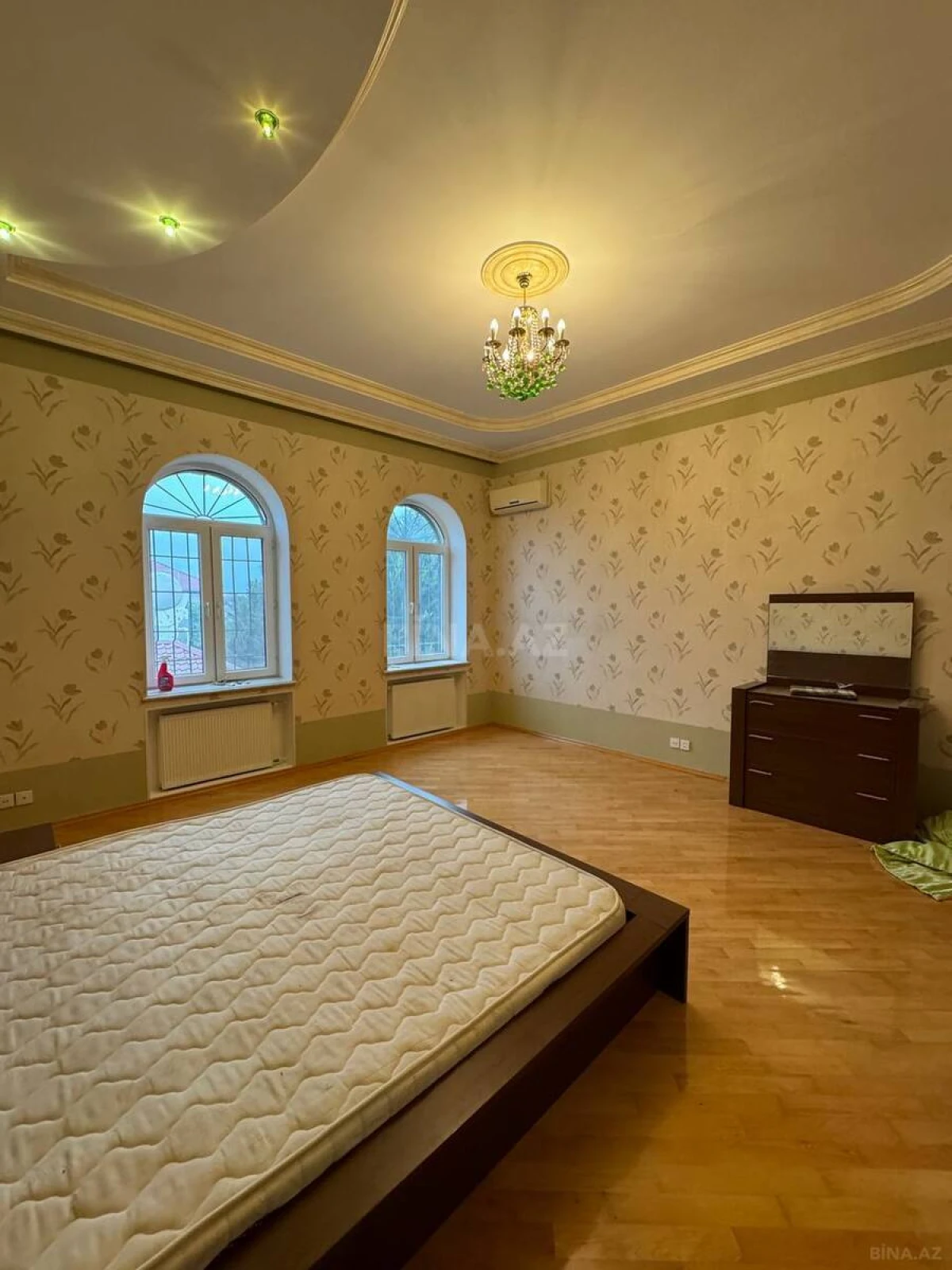 Satılır 7 otaqlı həyət evi 500 m²