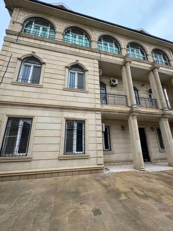 Satılır 7 otaqlı həyət evi 500 m²