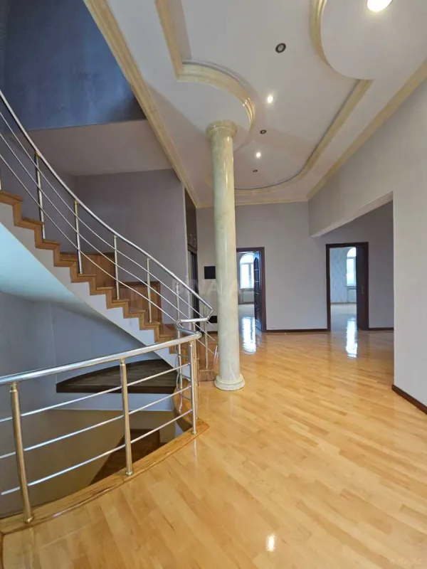Satılır 7 otaqlı həyət evi 500 m²