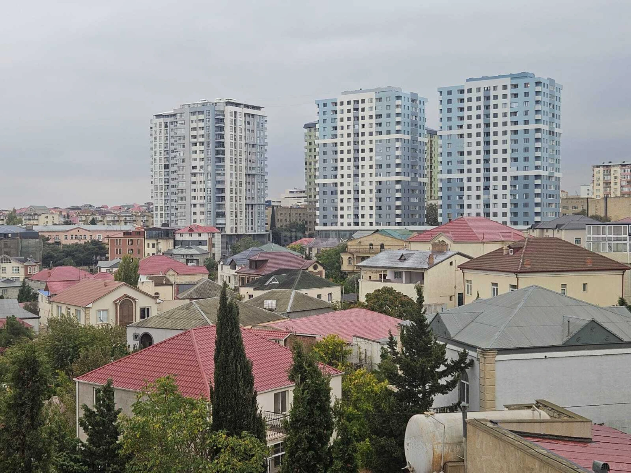 Satılır 7 otaqlı həyət evi 500 m²