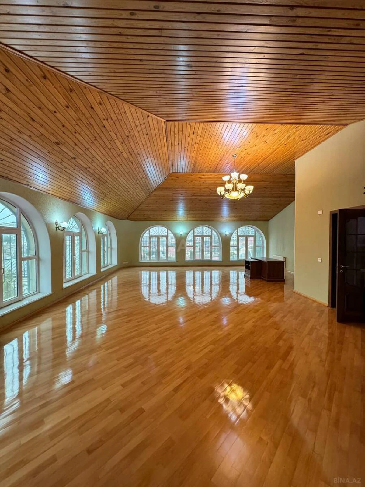 Satılır 7 otaqlı həyət evi 500 m²