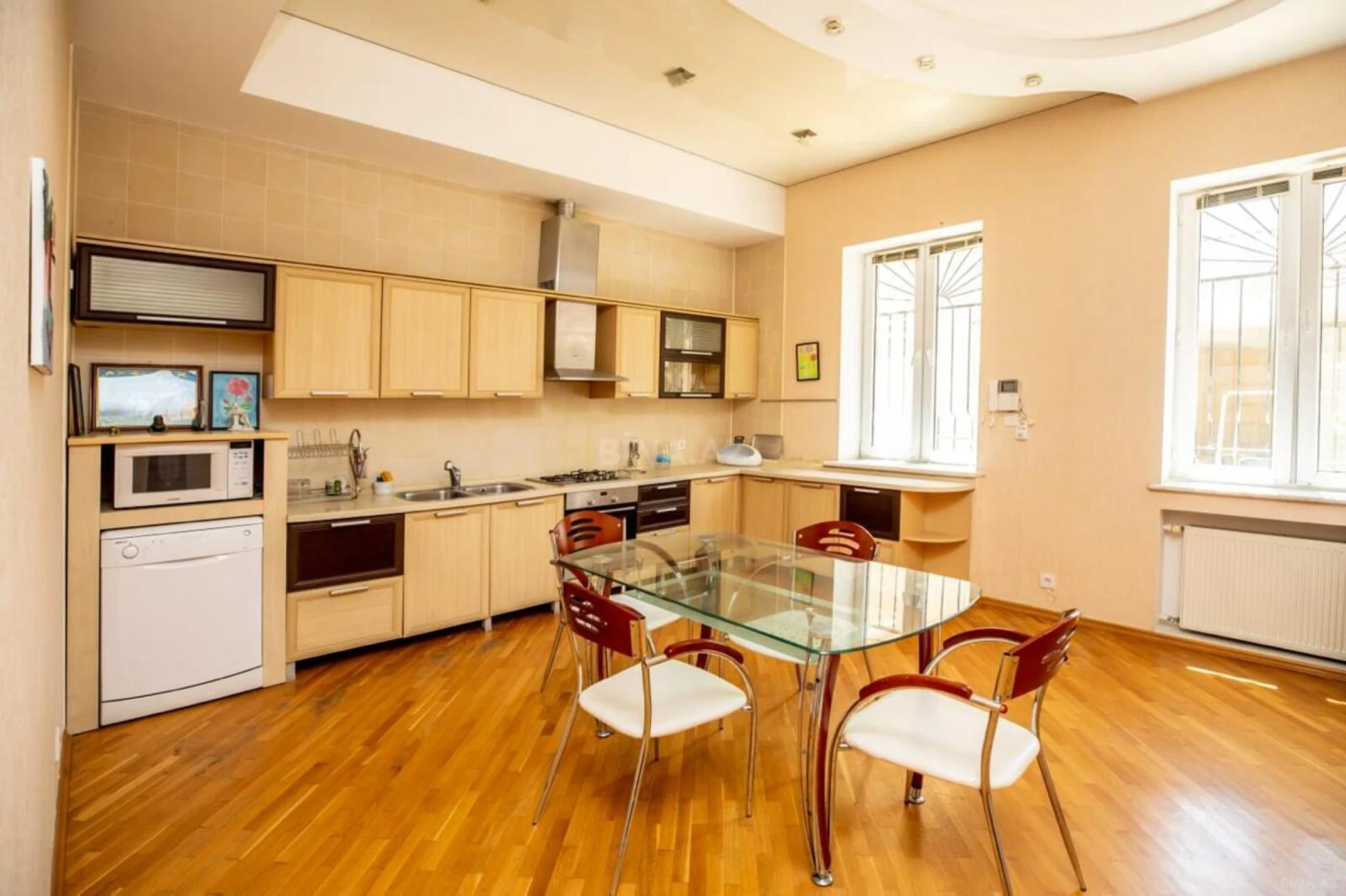 Satılır 7 otaqlı həyət evi 500 m²