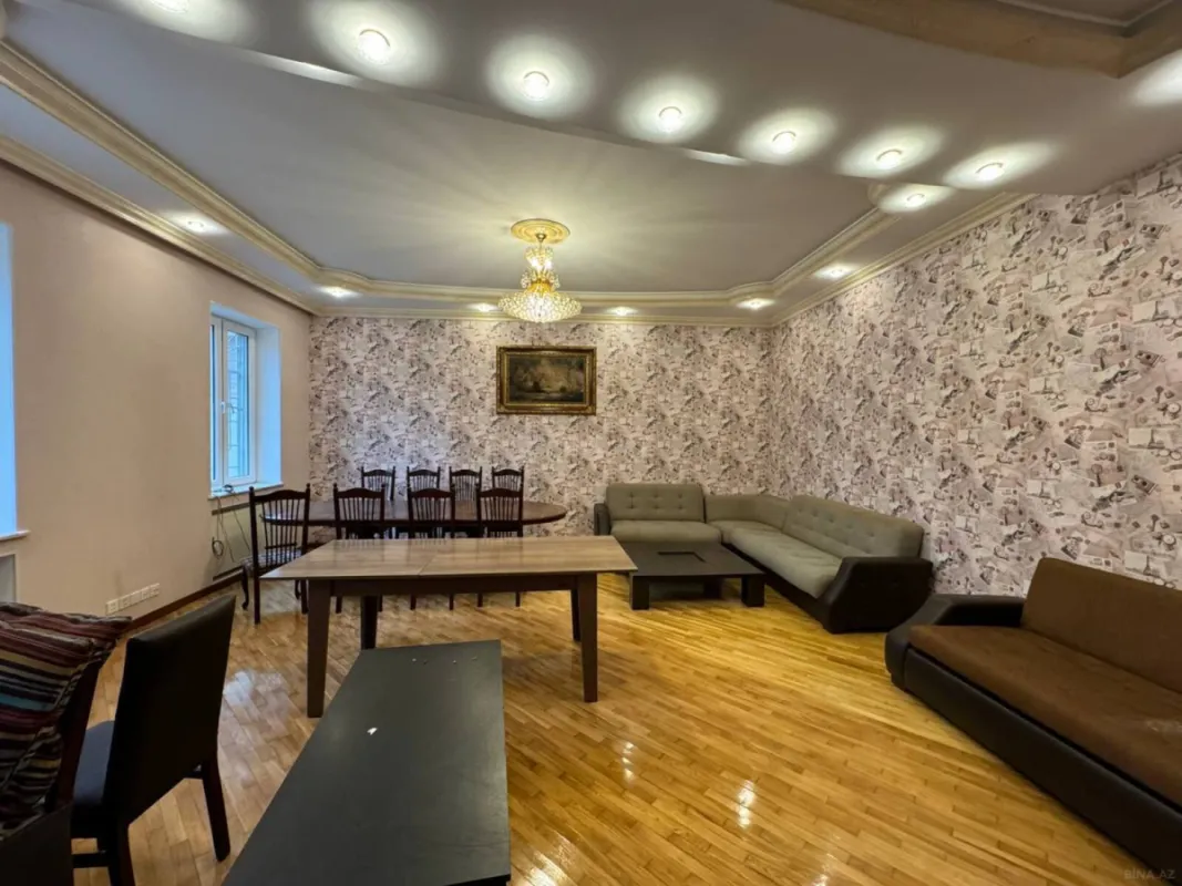 Satılır 7 otaqlı həyət evi 500 m²
