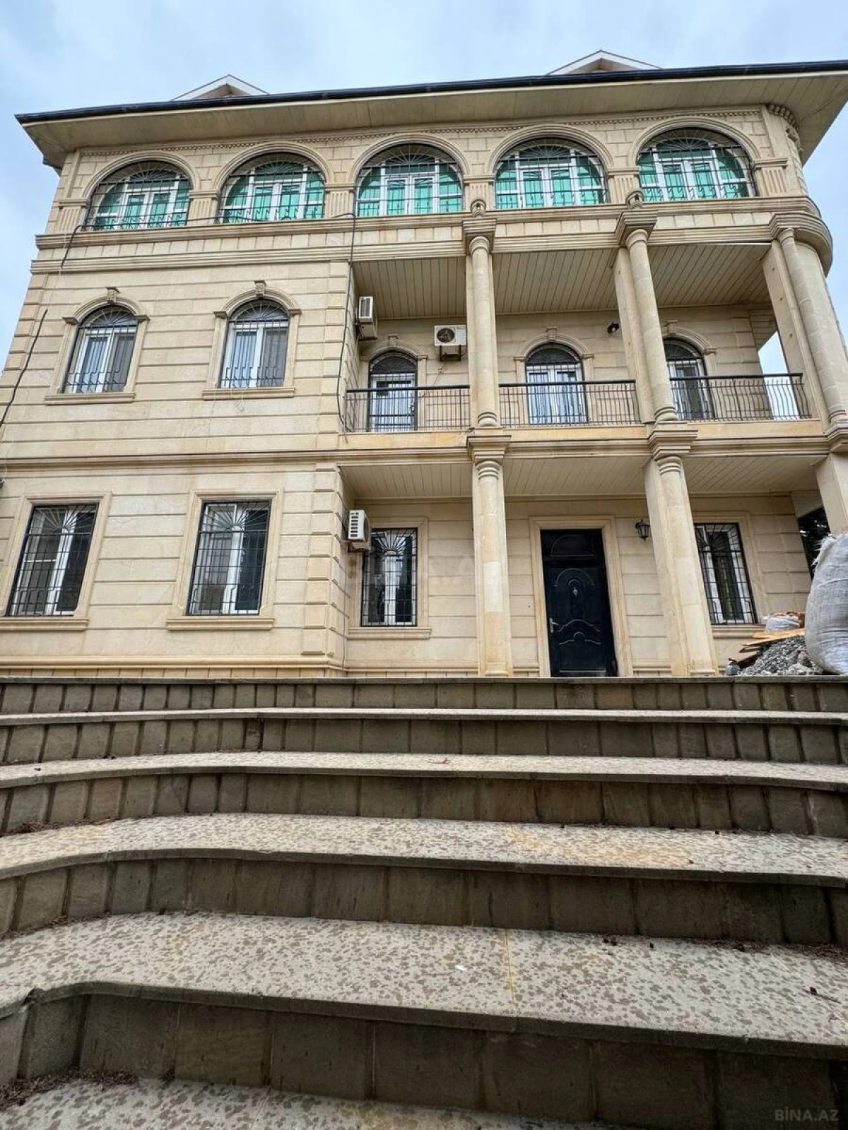 Satılır 7 otaqlı həyət evi 500 m²