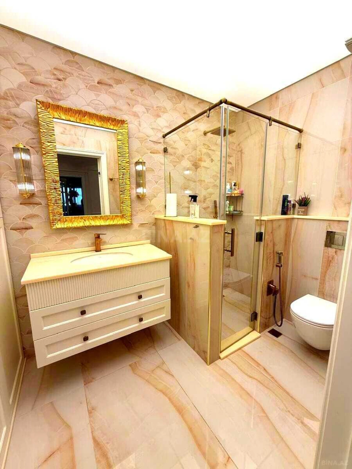 Satılır 4 otaqlı mənzil 215.5 m²