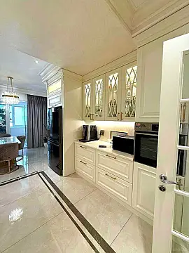 Satılır 4 otaqlı mənzil 215.5 m²