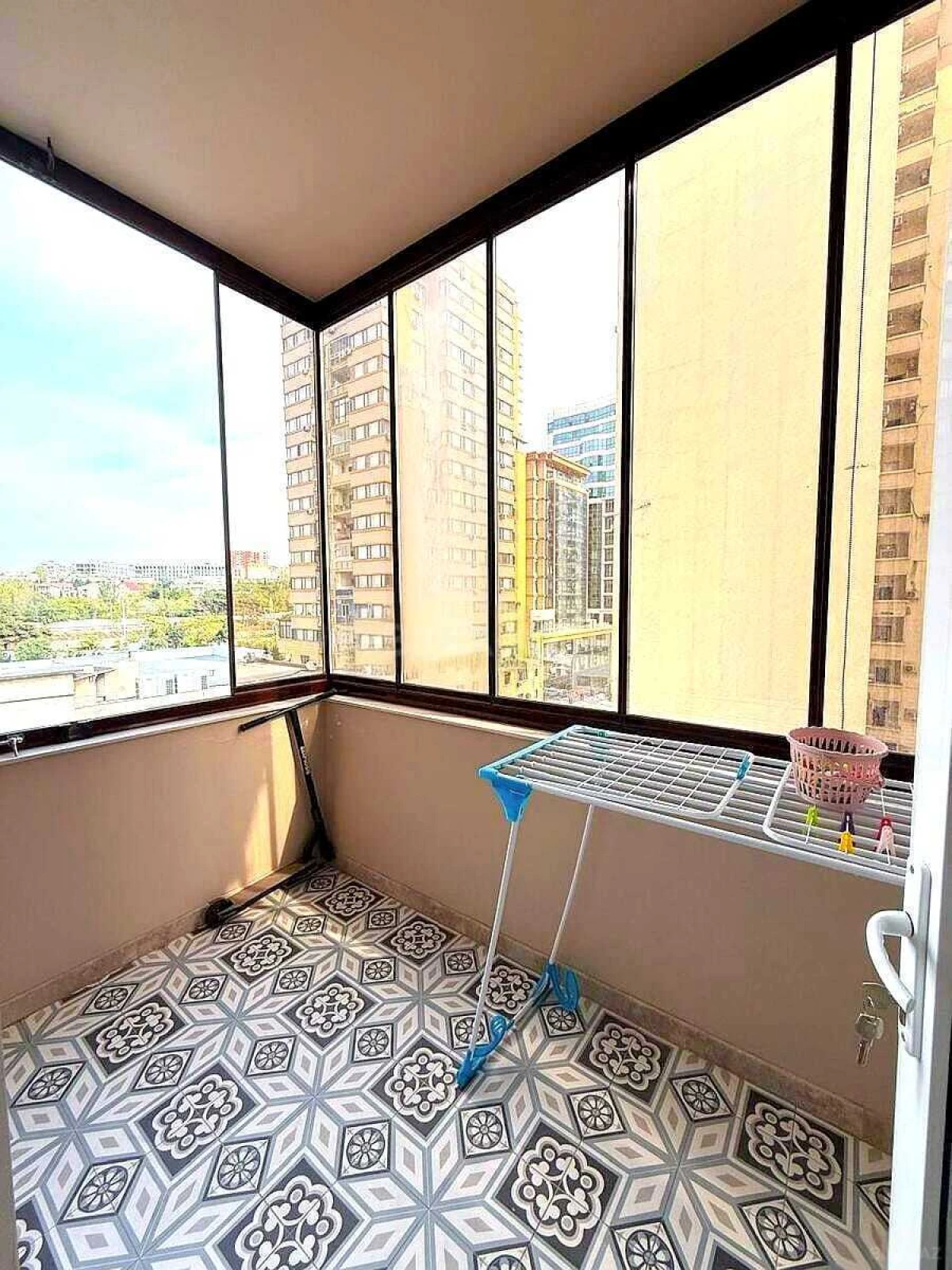 Satılır 4 otaqlı mənzil 215.5 m²