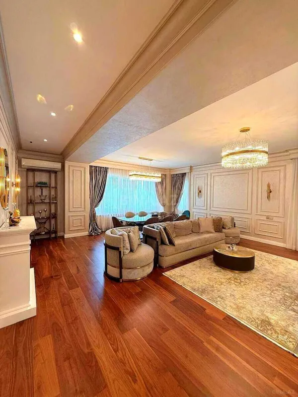 Satılır 4 otaqlı mənzil 215.5 m²