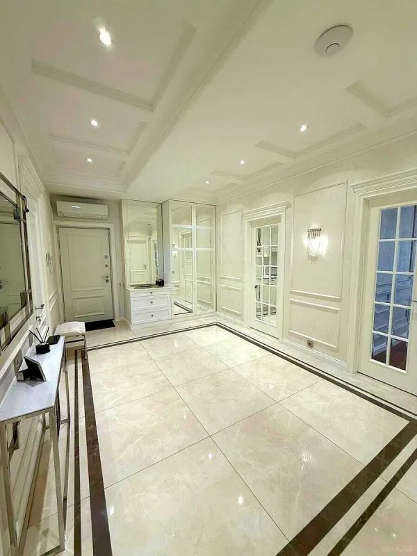 Satılır 4 otaqlı mənzil 215.5 m²