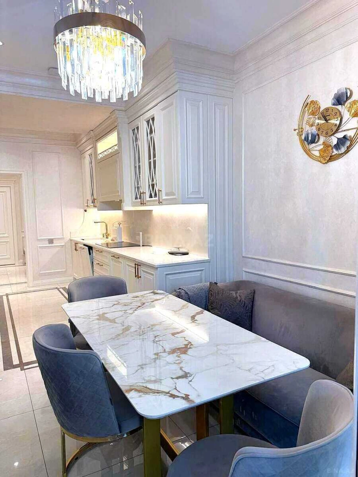 Satılır 4 otaqlı mənzil 215.5 m²